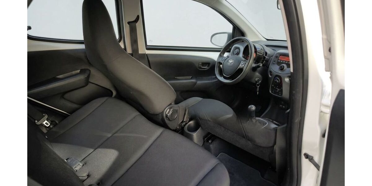 Toyota Aygo (X) 55.123 km 8.990 &euro; Dresden 01237