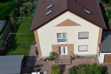 Dreifamilienhaus in guter Lage von Kahl mit freier Wohnung