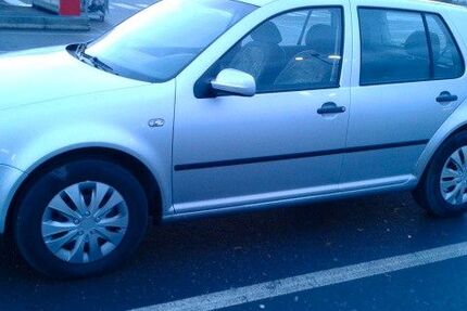 VW Golf 98.000 km 3.350 &euro; Wiesbaden 65205