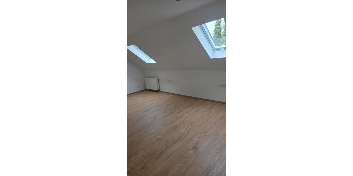 Dachgeschoßwohnung Hemau - 3 Zimmer, 120 m&sup2;, 960&euro; | Angebot:26565020