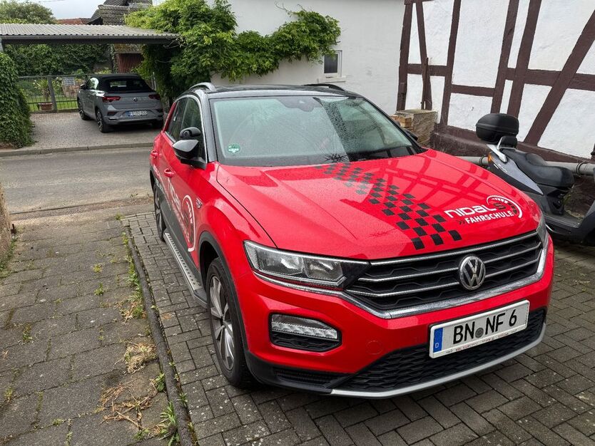 VW T-Roc 107.000 km 18.400 € Windeck 51570