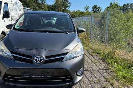 Toyota Verso 205.000 km 5.590 &euro; Salzhausen 21376