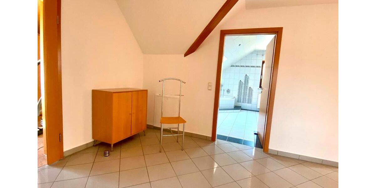 Dachgeschoßwohnung Wettenberg - 3 Zimmer, 95 m&sup2;, 950&euro; | Angebot:26341046