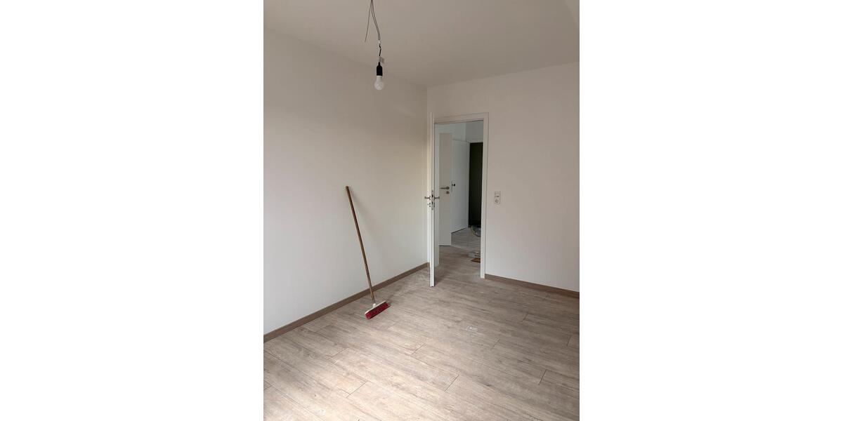 Dachgeschoßwohnung Laatzen - 3 Zimmer, 69 m&sup2;, 1.000&euro; | Angebot:25636314