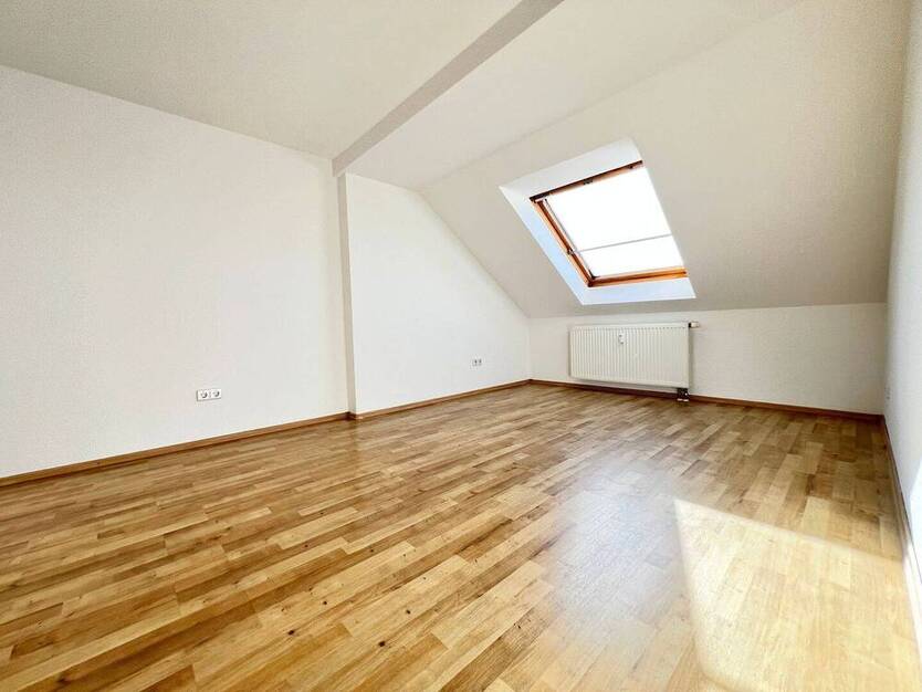 Exklusive 3-Raum Maisonette-Dachgeschoßwohnung im beliebten Gebiet Schloßchemnitz
