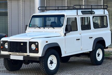 Land Rover Defender 174.983 km 29.999 &euro; München 81677