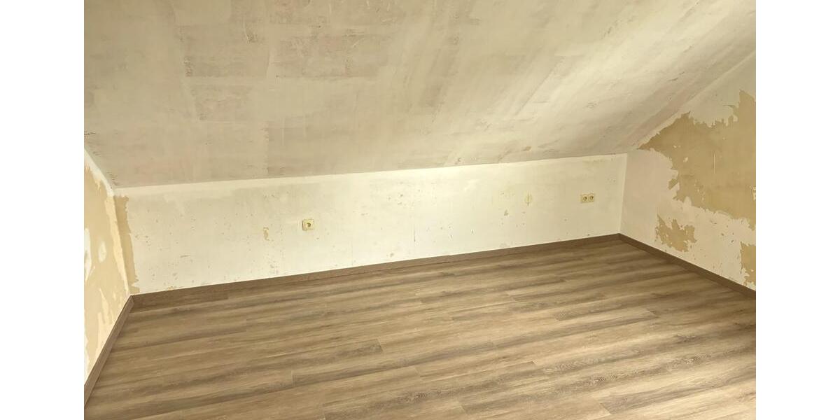 Dachgeschoßwohnung Bad Arolsen - 4 Zimmer, 85 m&sup2;, 800&euro; | Angebot:25292033