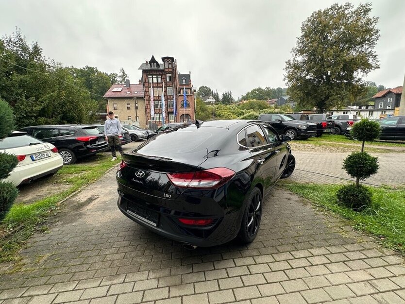 Hyundai i30 Fastback Fastback 1.4 T-GDI 140.000 km 11.990 € Rudolstadt 07407