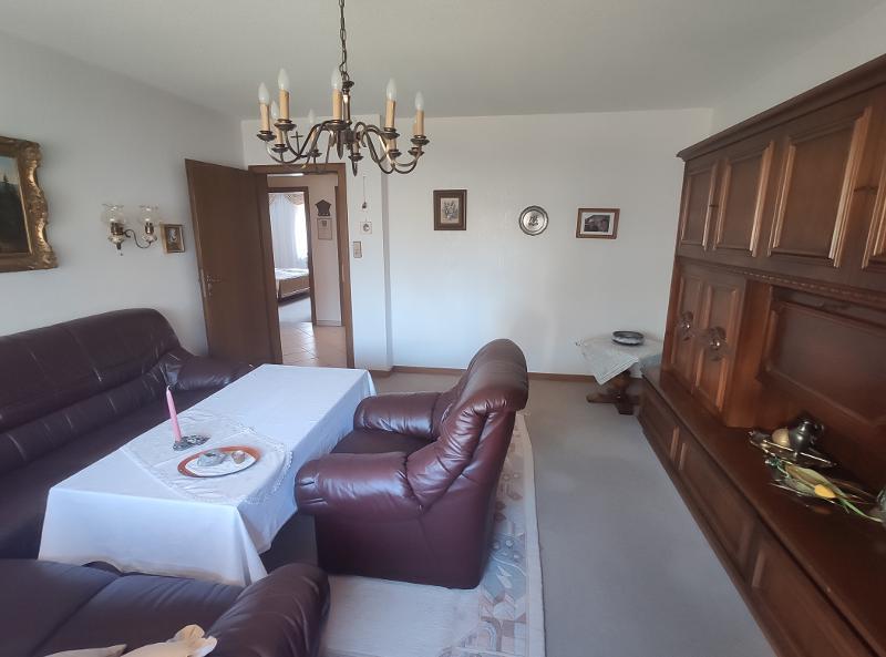 Einfamilienhaus mit Garage und Garten