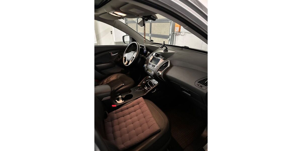 Hyundai ix35 111.000 km 12.900 &euro; Düsseldorf 40237