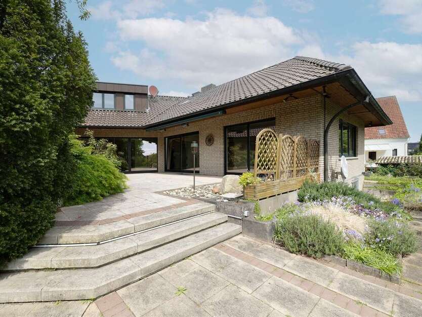 Haus zum Kaufen in Löhne 585.000 € 301.39 m²