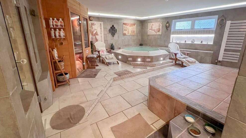Haus zum Kaufen in Erkrath 785.000 € 371 m²