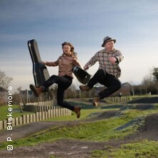 Kit Hawes & Aaron Catlow Leer
