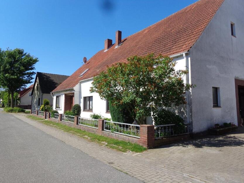 Tolles Zweifamilienhaus mit viel Platz und großem Garten