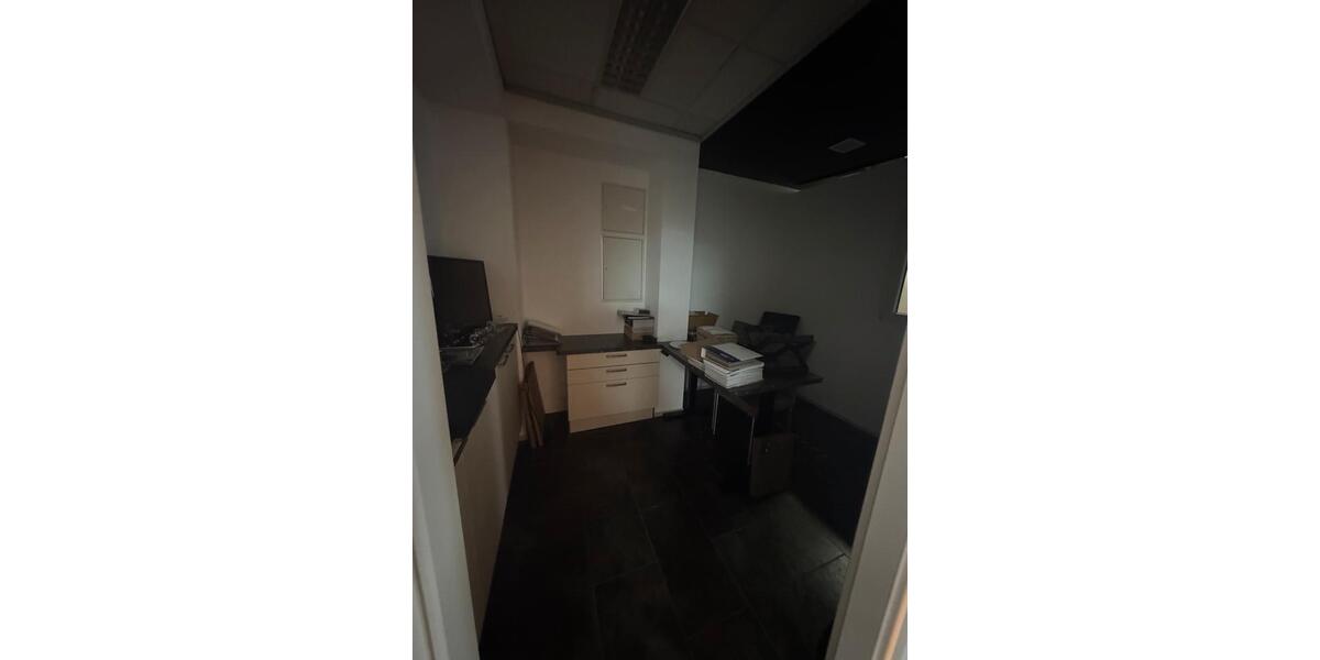 220qm Ausstellungsfläche mit Showfenster -Altwarmbüchen Gewerbeg zimmer