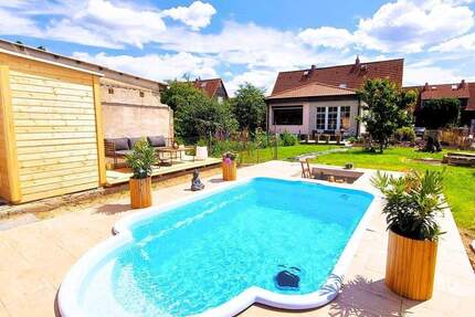 modernisierte Haushälfte mit Pool und Saunahaus in ruhiger Lage von Neustrelitz 3 zimmer