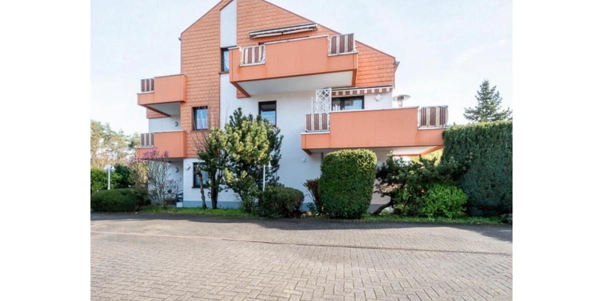 Penthouse mit zwei Balkonen und Garage in Kohlhof 3 zimmer