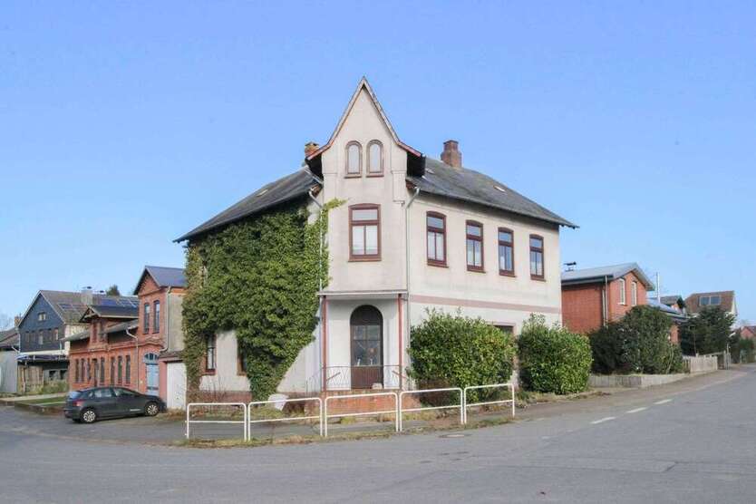 Haus zum Kaufen in Struxdorf 140.000 € 190.11 m²