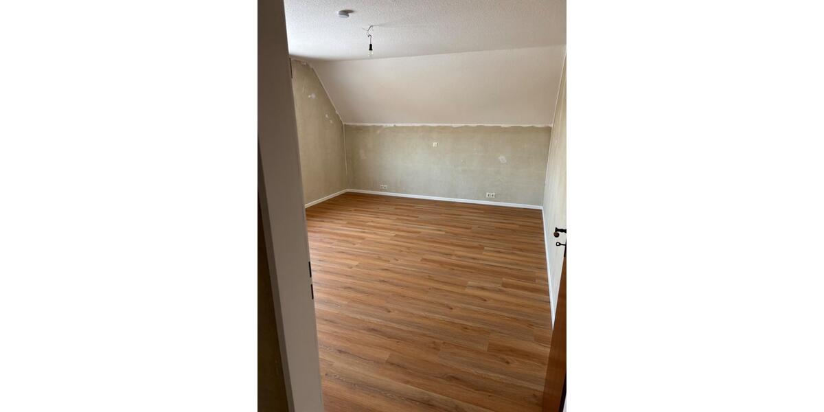 Dachgeschoßwohnung Garrel - 5 Zimmer, 95 m&sup2;, 700&euro; | Angebot:25280342