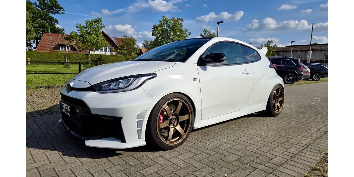 Toyota Yaris 9.800 km 49.990 &euro; Greven 48268