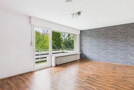 Helles Wohngefühl: Erdgeschosswohnung mit großzügigen Fensterfronten, Balkon und Stellplatz 2 zimmer