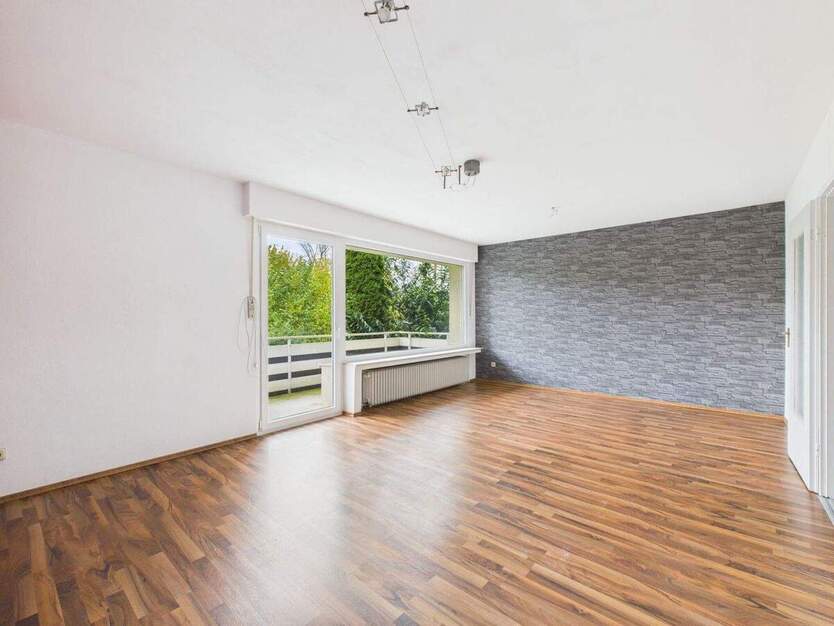 Helles Wohngefühl: Erdgeschosswohnung mit großzügigen Fensterfronten, Balkon und Stellplatz 2 zimmer