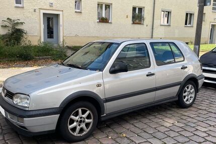 VW Golf 90.000 km 1.600 &euro; Berlin 10317