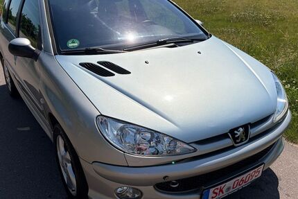 Peugeot 206 118.000 km 3.299 &euro; HALLE 06116