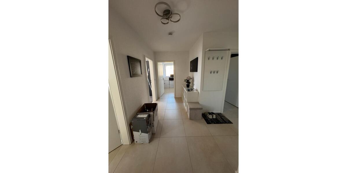 Moderne, helle Wohnung mit Balkon, Fußbodenheizung & Stellplatz 3 zimmer