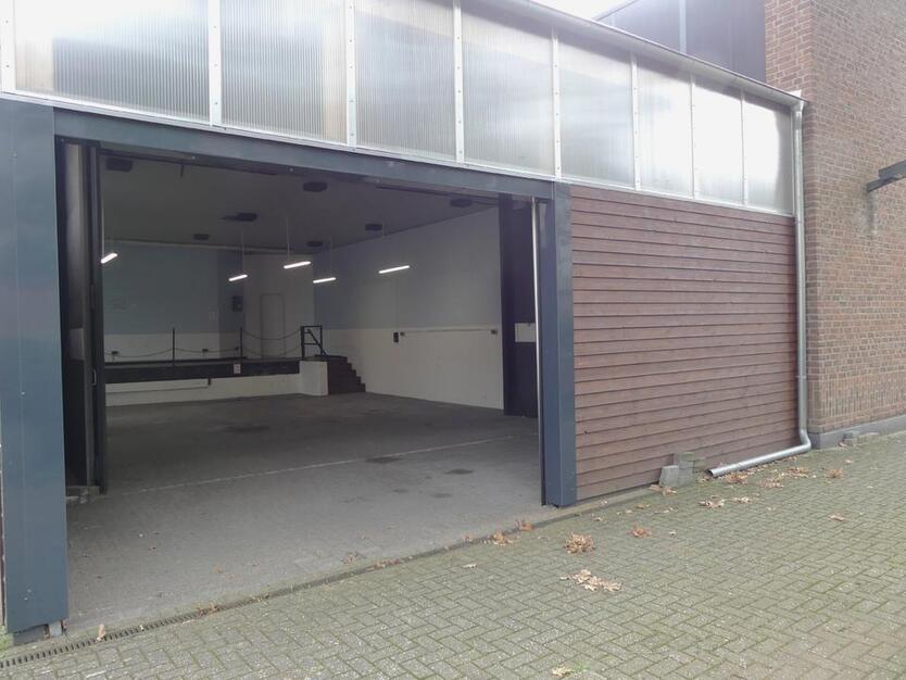 Kleine Halle mit Büro und Freifläche  vielseitig nutzbar zimmer