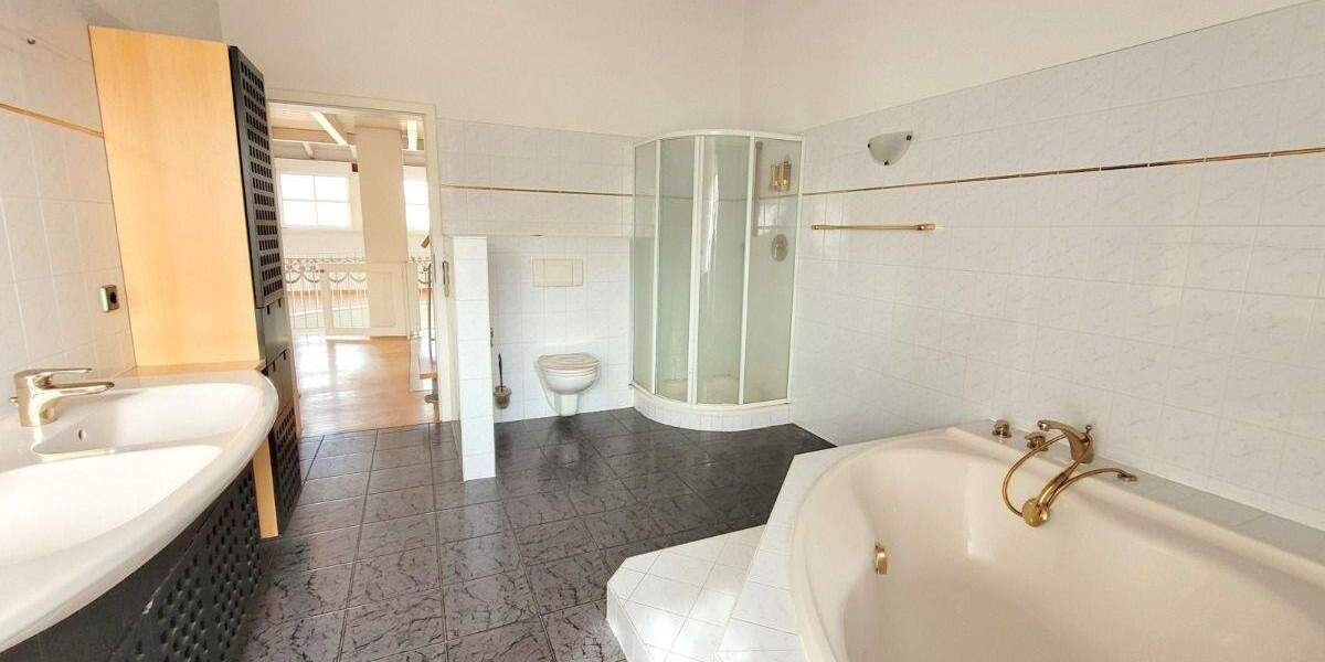 Einfamilienhaus Schopfheim - 8 Zimmer, 272 m&sup2;, 675.000&euro; | Angebot:25876998