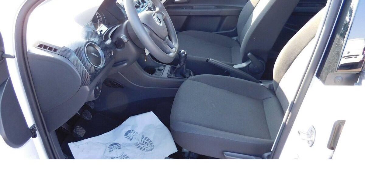 VW up! 1.0 Move MPI BMT 4Trg Klima Radio 32.800 km 12.390 &euro; Vordorf 38533