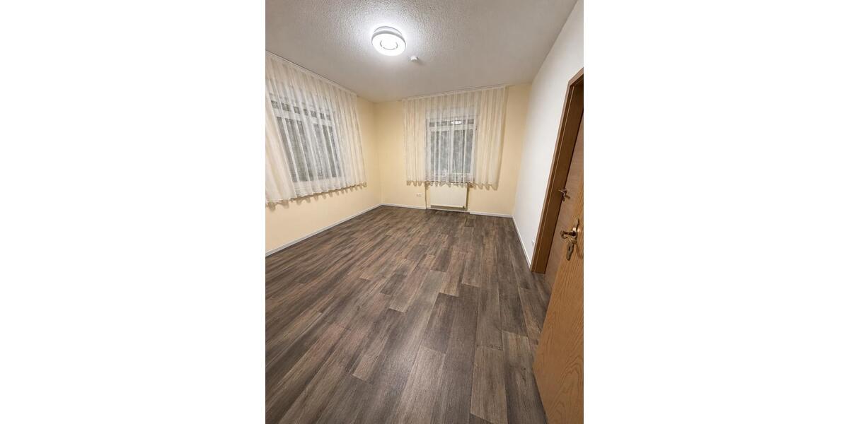 Etagenwohnung Ludwigshafen am Rhein - 5 Zimmer, 122 m&sup2;, 300.000&euro; | Angebot:27413679