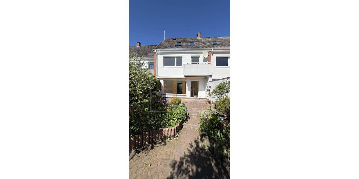 Frisch saniertes Reihenmittelhaus mit 6 Zimmern, Balkon und Einzelgarage zu vermieten - Reihenmittelhaus Rellingen | Angebot:26346609