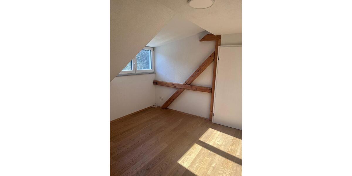 Etagenwohnung Vogt - 3.5 Zimmer, 144 m&sup2;, 1.400&euro; | Angebot:26399974