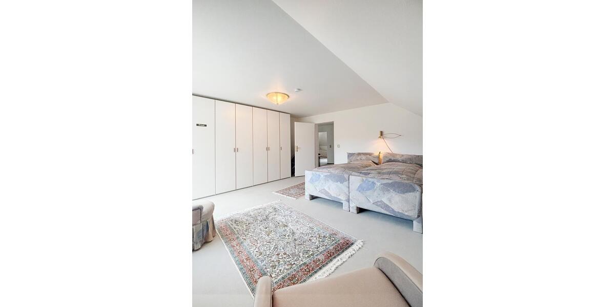 Dachgeschoßwohnung Wilhelmshaven Heppens - 4 Zimmer, 170 m&sup2;, 1.500&euro; | Angebot:22113522