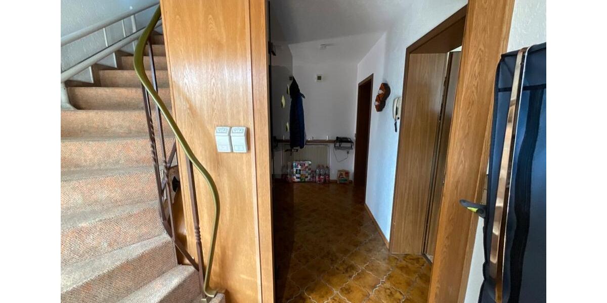 Einfamilienhaus Neustadt bei Coburg - 8 Zimmer, 235 m&sup2;, 1.550&euro; | Angebot:26480767