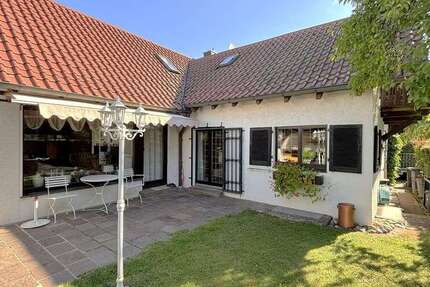 Haus Böblingen - 6.5 Zimmer, 197 m&sup2;, 950.000&euro; | Angebot:25043968