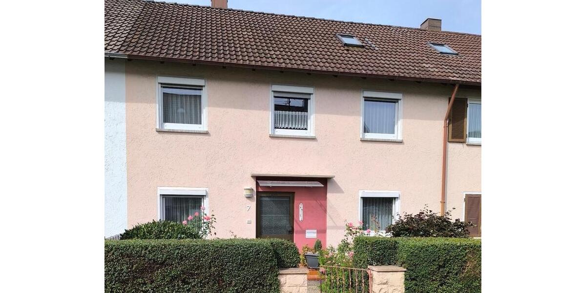 Reihenmittelhaus mit 2 Wohnungen + 2 Garagen 8 zimmer