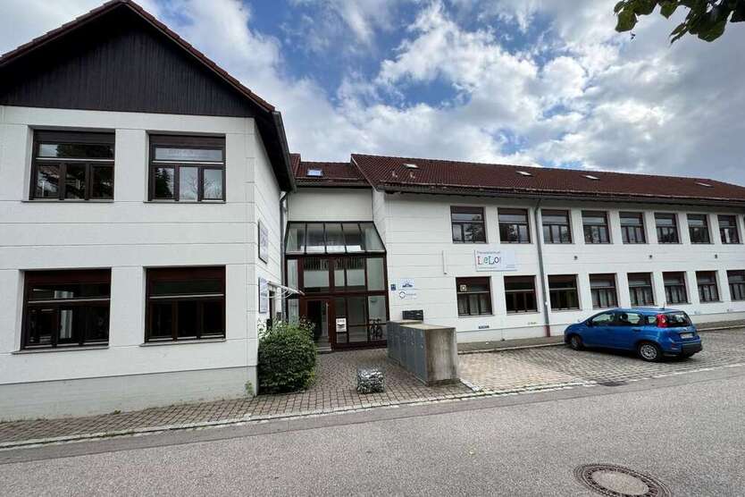 Büro in Karlsfeld 1.990 € 273 m²