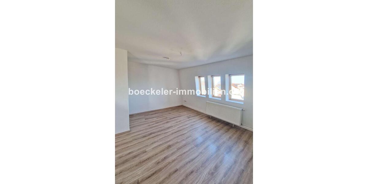 Dachgeschoßwohnung Naumburg (Saale) - 3 Zimmer, 73 m&sup2;, 435&euro; | Angebot:25538316