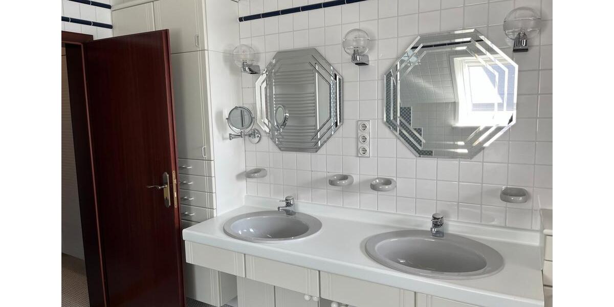 Etagenwohnung Kellinghusen - 9 Zimmer, 280 m&sup2;, 2.400&euro; | Angebot:26113327