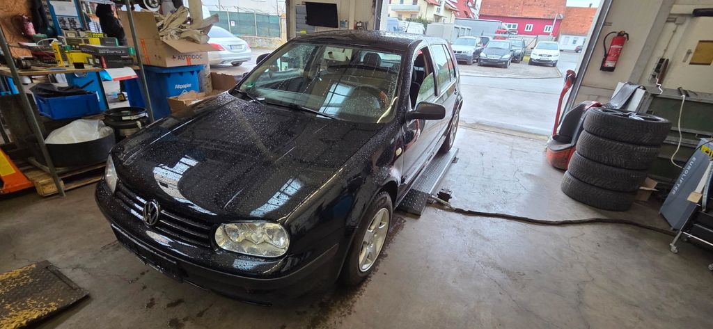 VW Golf 133.500 km 1.800 &euro; Hechingen 72379