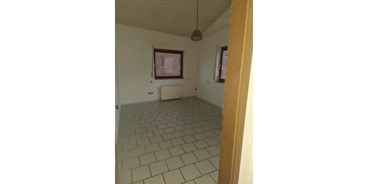 Etagenwohnung Kruft - 7 Zimmer, 180 m&sup2;, 230.000&euro; | Angebot:27157659