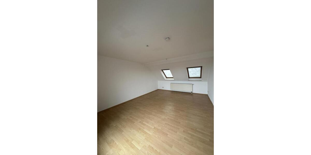 Etagenwohnung Weißenfels - 4 Zimmer, 102 m&sup2;, 613&euro; | Angebot:26675307