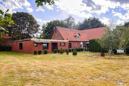 Sanierungsobjekt für die Verwirklichung Ihrer kreativen Ideen mit Haupt und Nebenhaus 9 zimmer