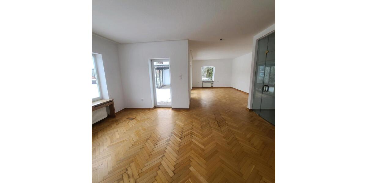 Einfamilienhaus Lemgo - 3 Zimmer, 135 m&sup2;, 1.800&euro; | Angebot:24284339