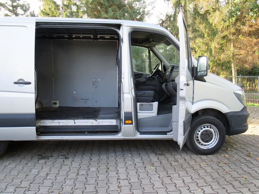 Mercedes-Benz Sprinter 215.000 km 13.199 € Gröbern bei Meissen 01689