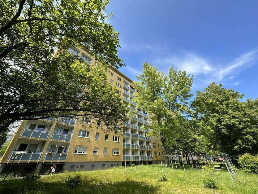 Wohnung zum Mieten in Chemnitz 287 € 46.01 m²