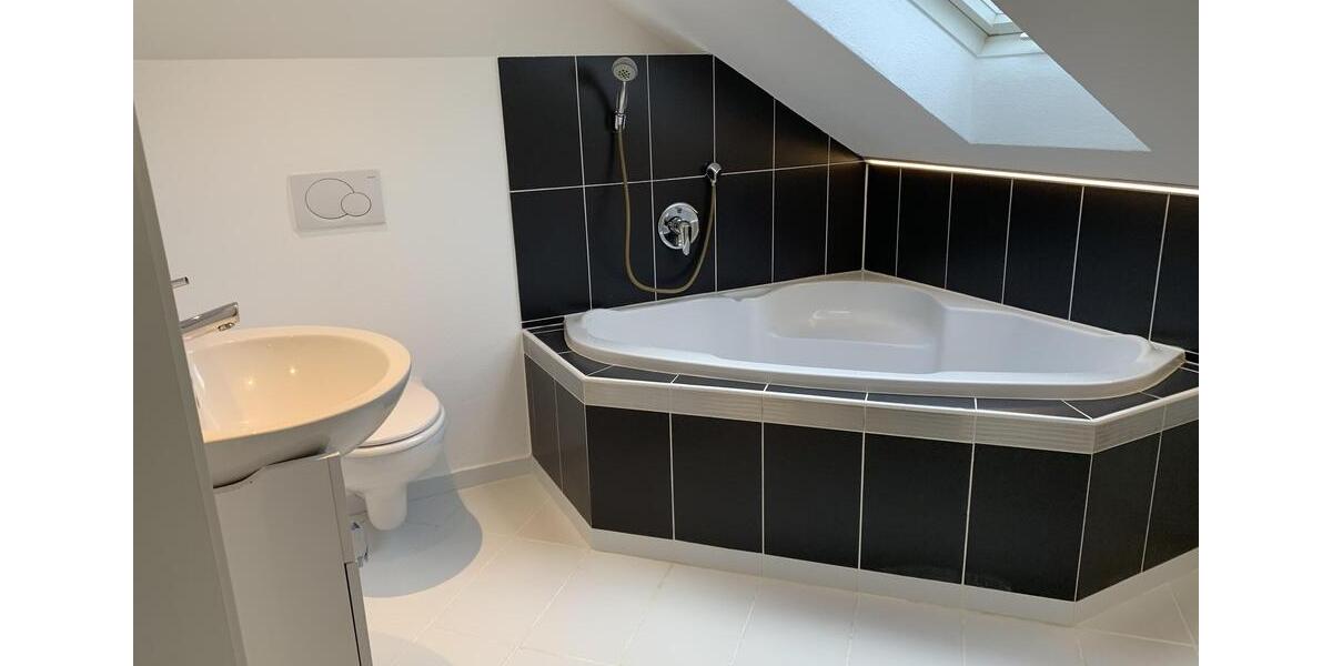 Dachgeschoßwohnung Schwanfeld - 1 Zimmer, 50 m&sup2;, 400&euro; | Angebot:26402601